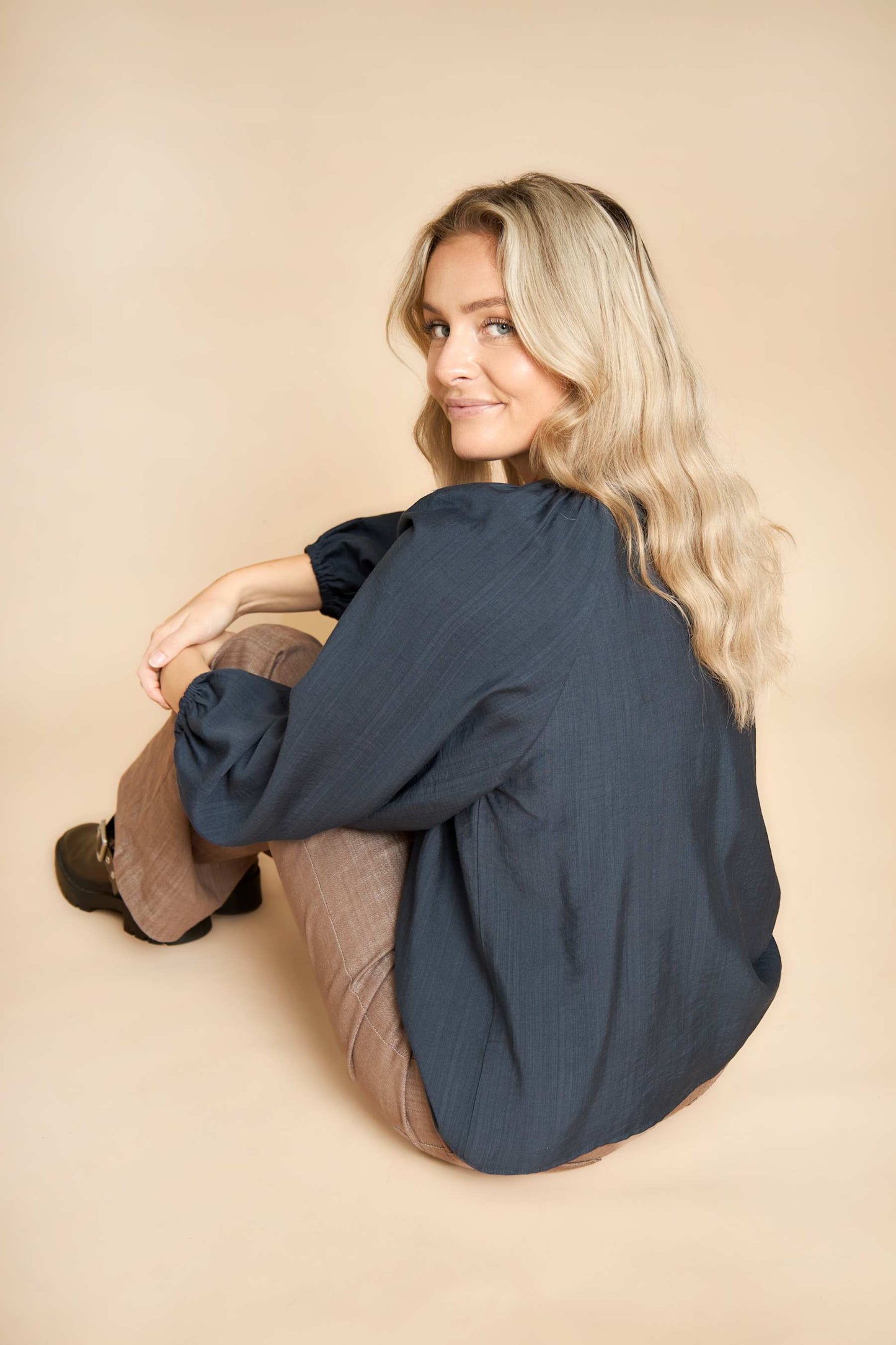 BCLUISA RAGLAN TOP