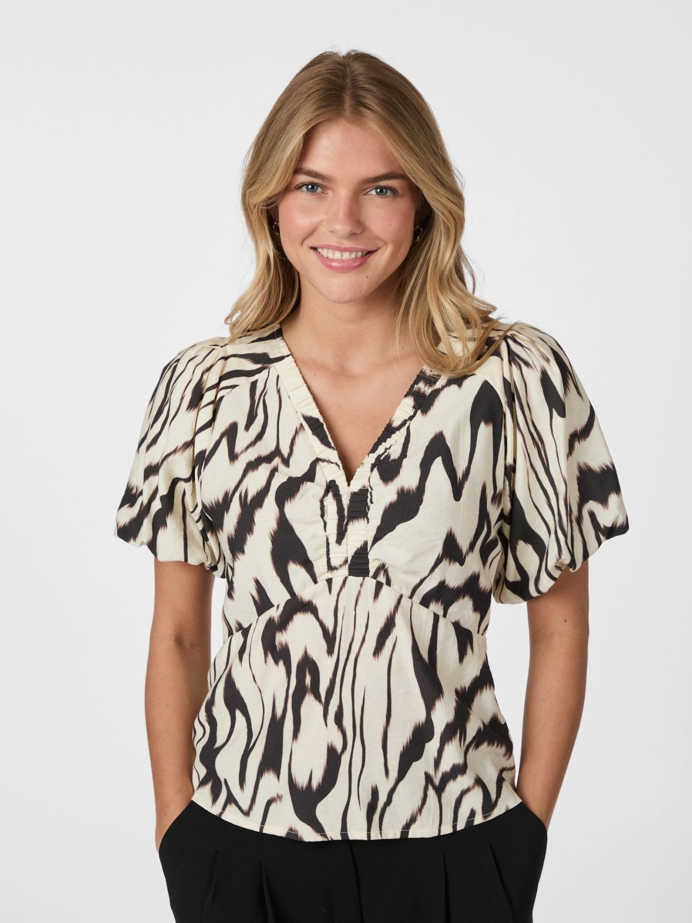 IRINA GRAPHIC ZAG TOP