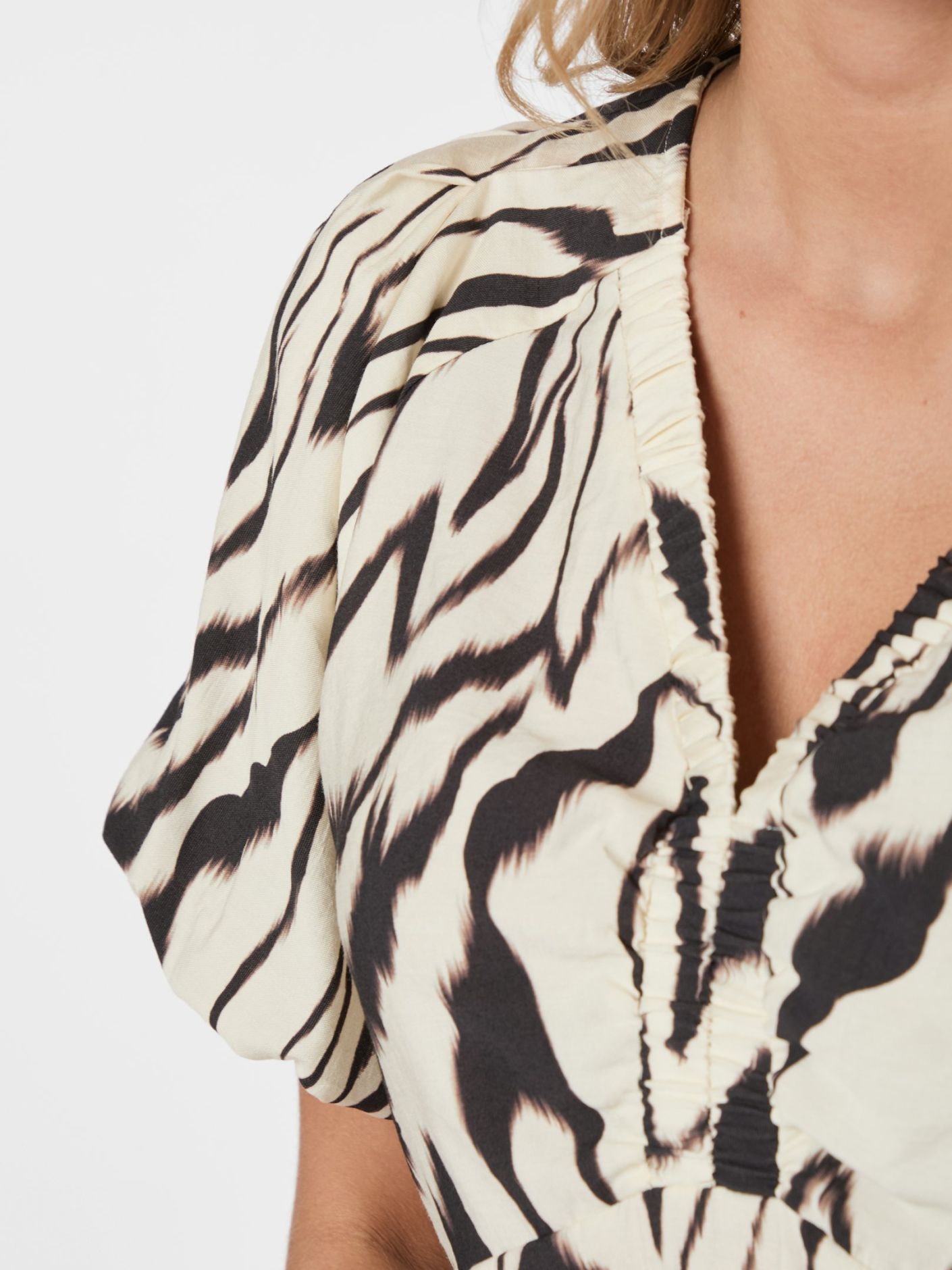 IRINA GRAPHIC ZAG TOP